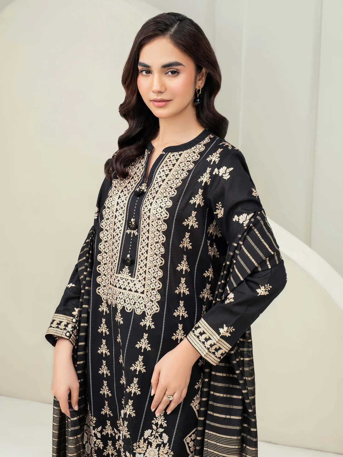 3 Piece Lawn Suit-Paste Print - Black