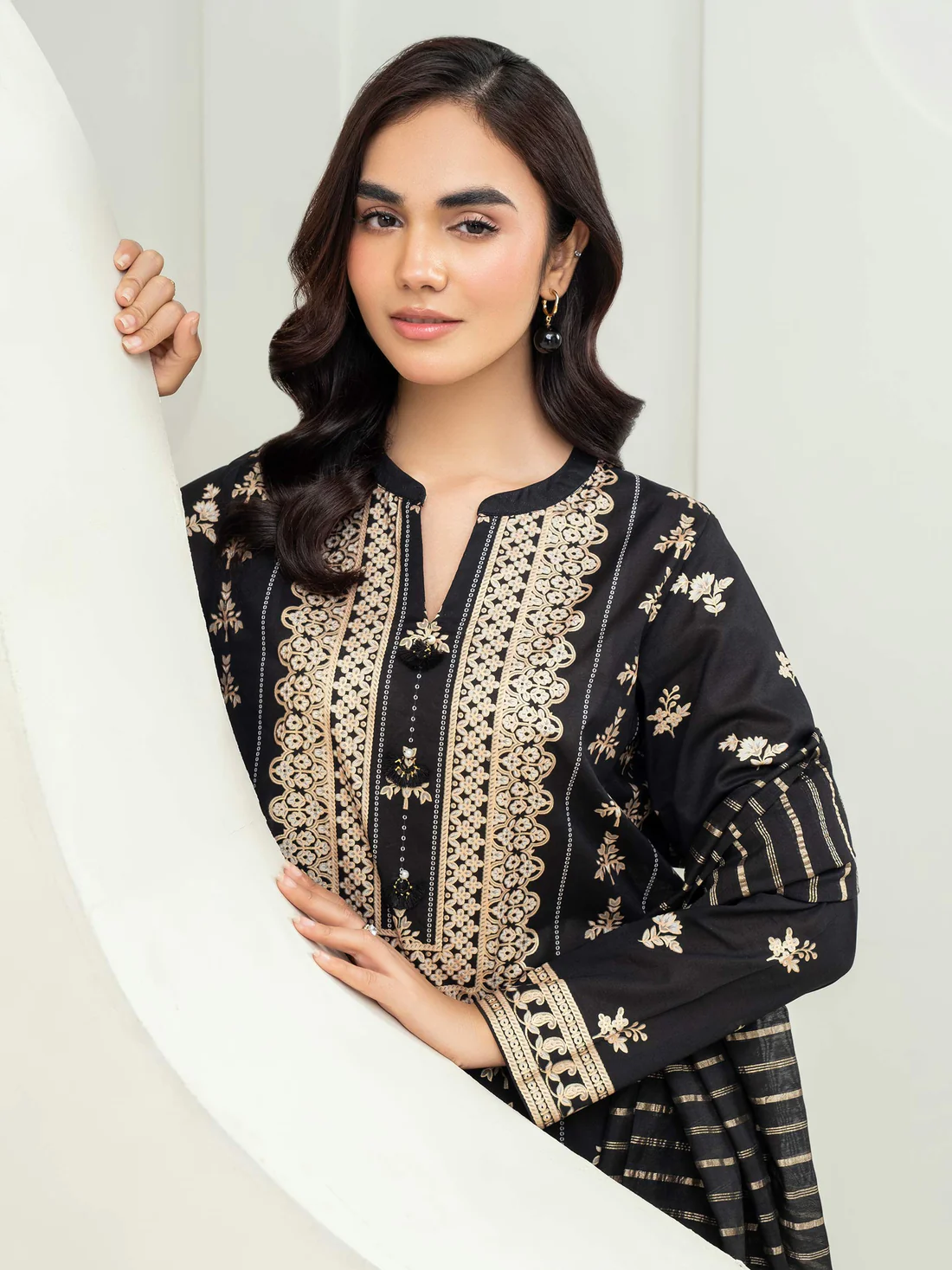 3 Piece Lawn Suit-Paste Print - Black